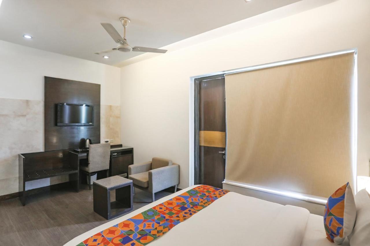 Fabhotel Rivlet Residency Гургаон Екстериор снимка