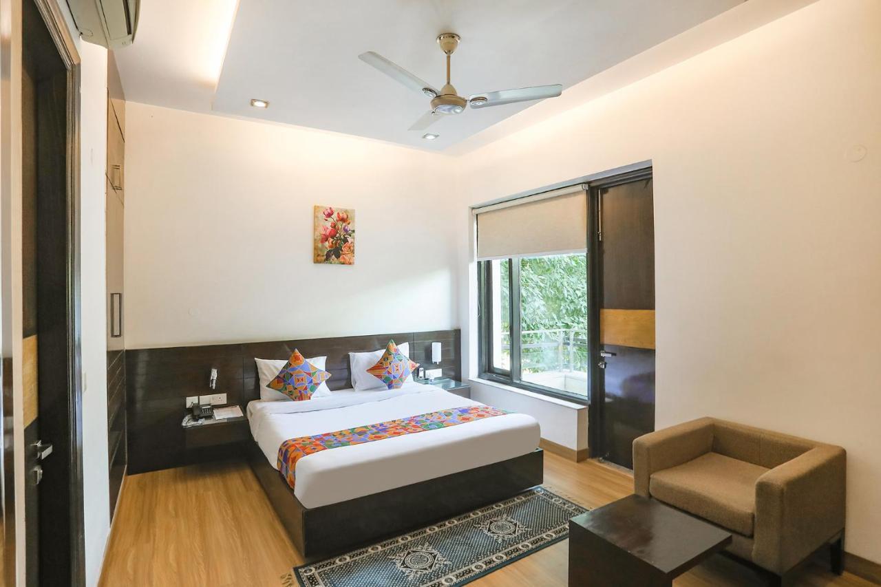 Fabhotel Rivlet Residency Гургаон Екстериор снимка