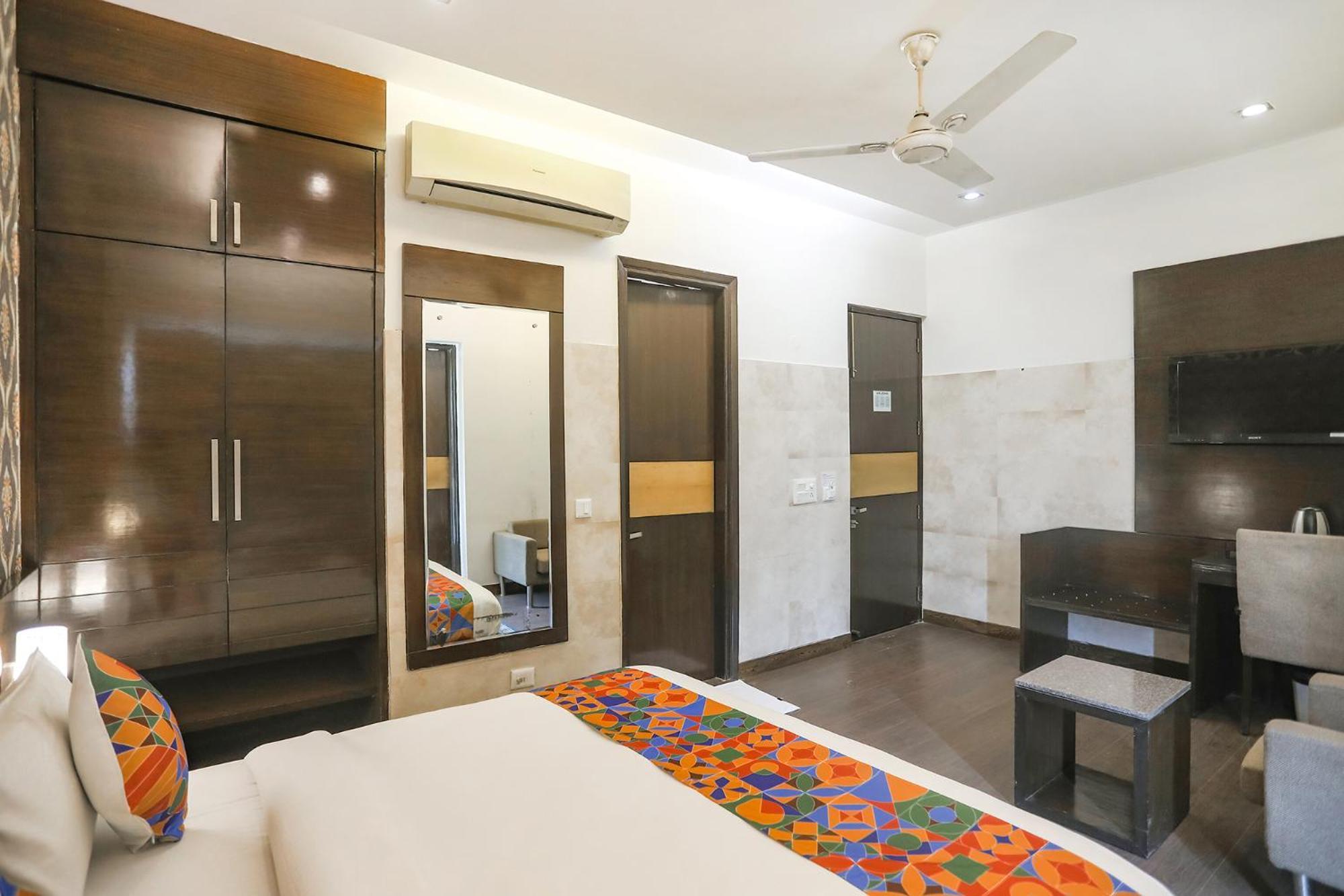 Fabhotel Rivlet Residency Гургаон Екстериор снимка