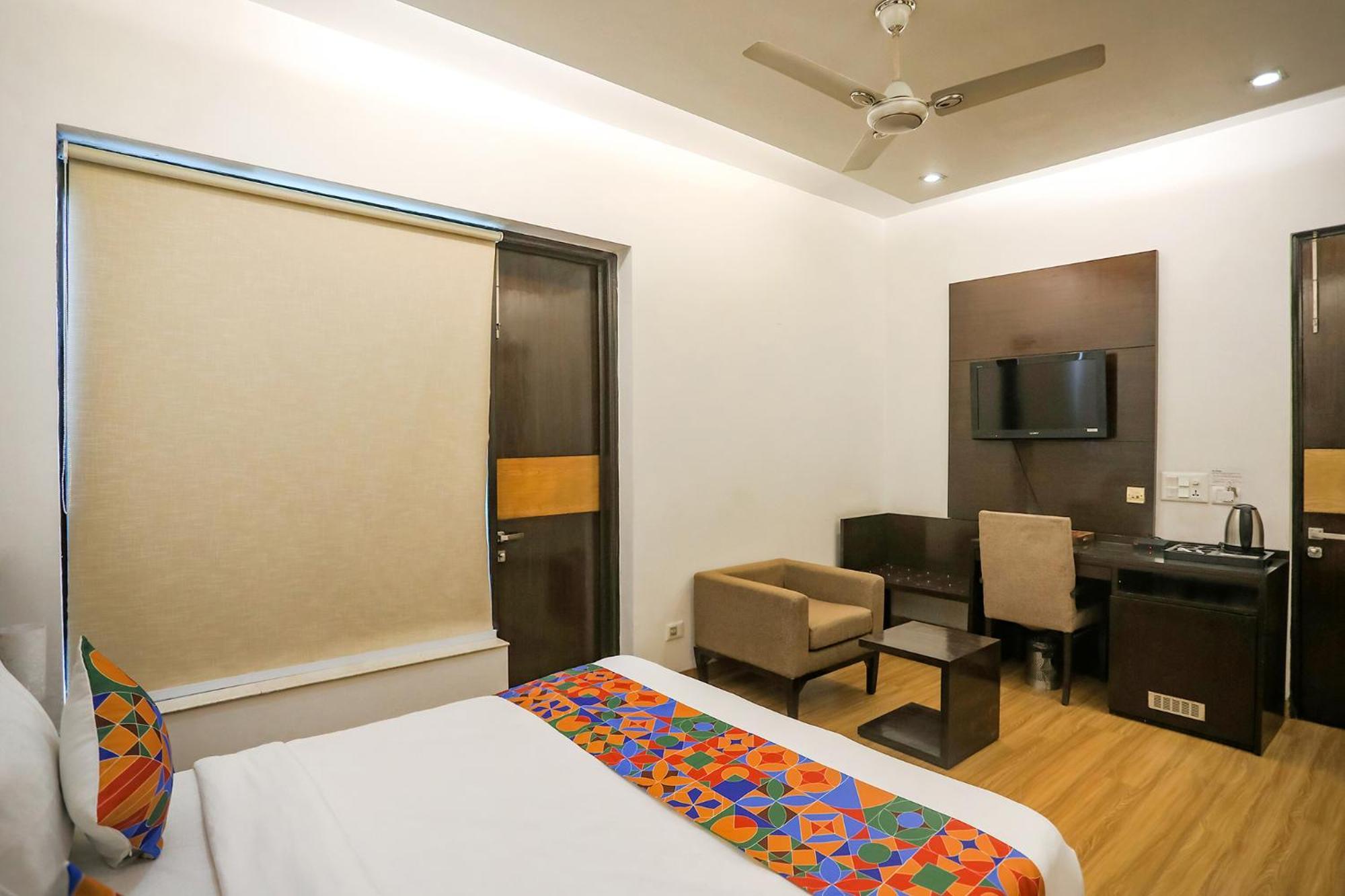 Fabhotel Rivlet Residency Гургаон Екстериор снимка